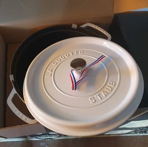 Staub 7 Quart Round Cocotte